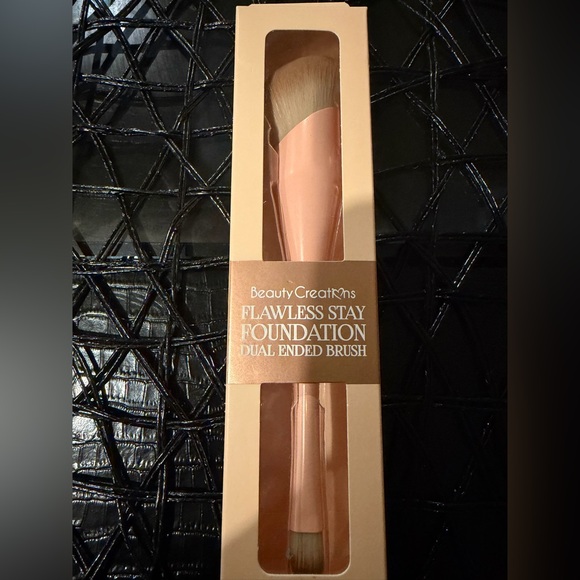 Beauty Creations Other - Beauty Creations Flawless Stay Foundation Brush